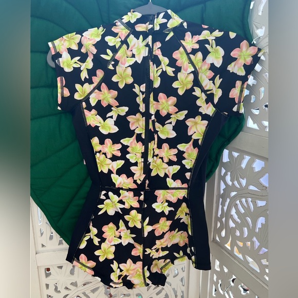 NWT Hurley X Carissa Moore collab. Plumeria long sleeve one piece surf suit. Blk - Picture 4 of 5